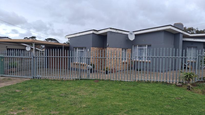 4 Bedroom Property for Sale in Humansdorp Eastern Cape